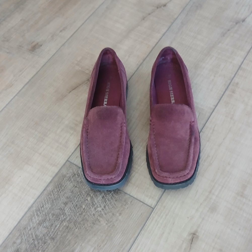 High Sierra Women's Loafers in Burgundy. Size 7.5 M